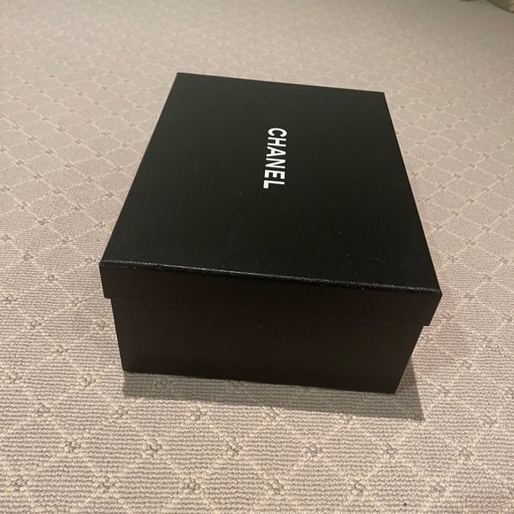 Authentic CHANEL Box - Picture 5 of 8
